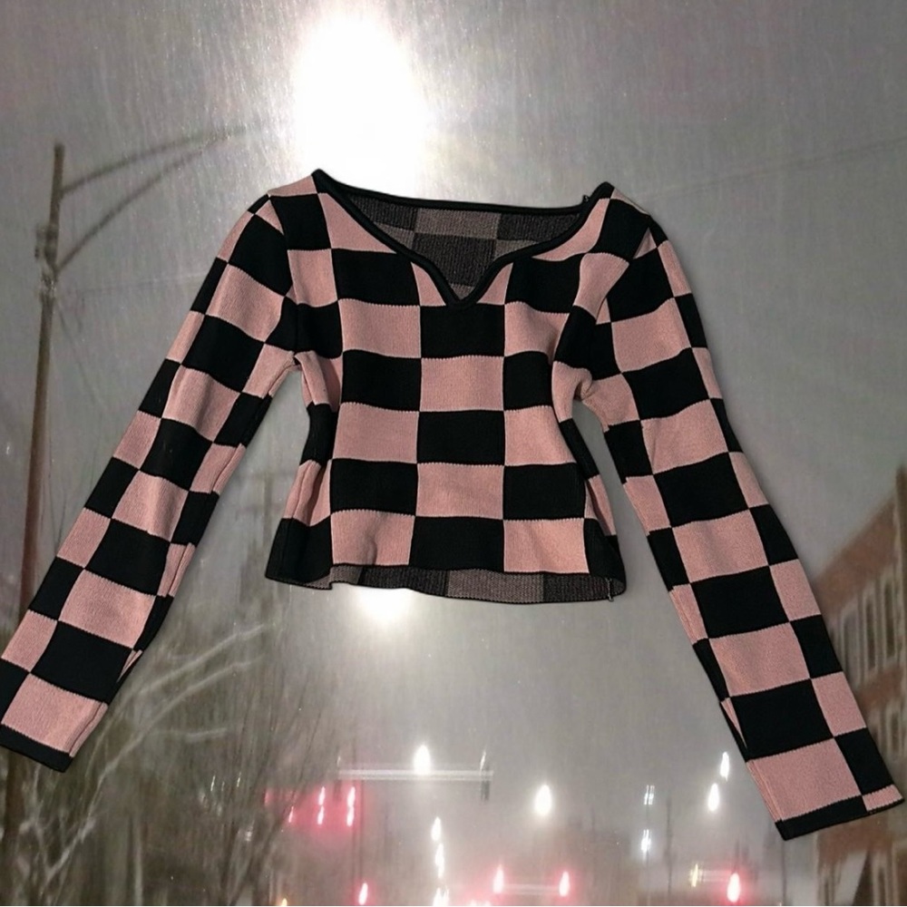 Chic Pink and Black Checkered Long Sleeve Top